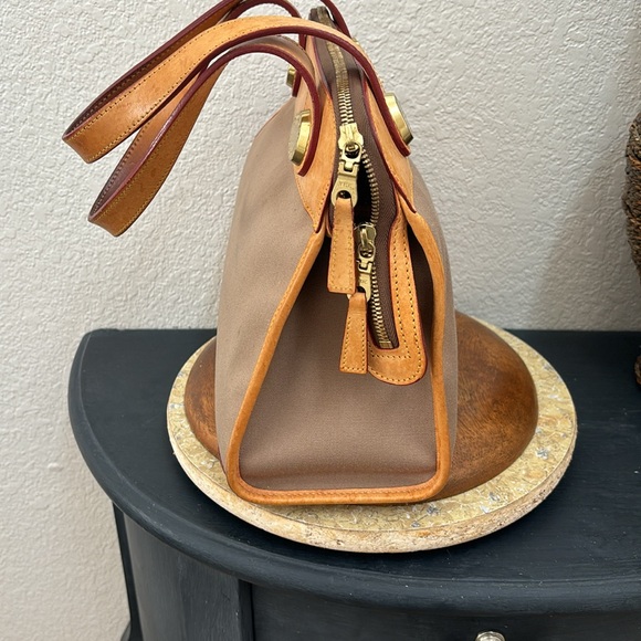 Beautiful vintage Dooney and Bourke - Picture 6 of 13